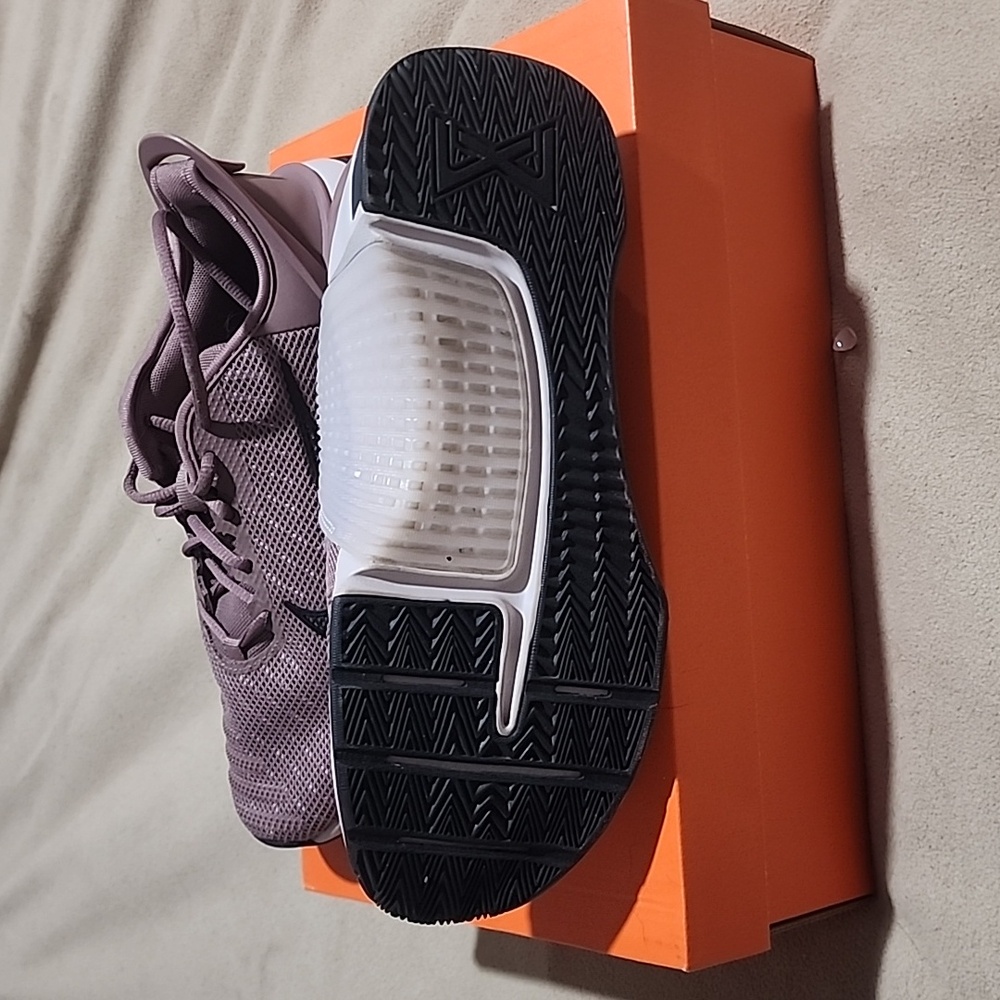 Women's Nike Metcon Shoes - Picture 4 of 6